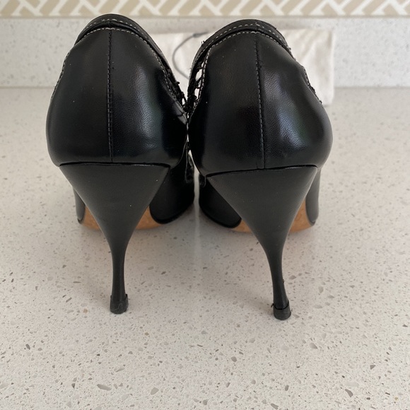 Tempting Vintage Fishnet Prada Pumps. - Picture 5 of 11